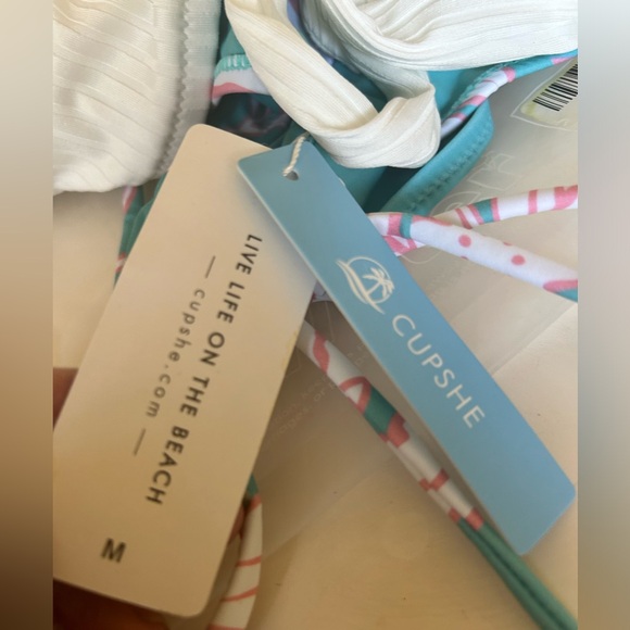 CUPSHE adorable bikini size  M tip and bottom - Picture 2 of 6